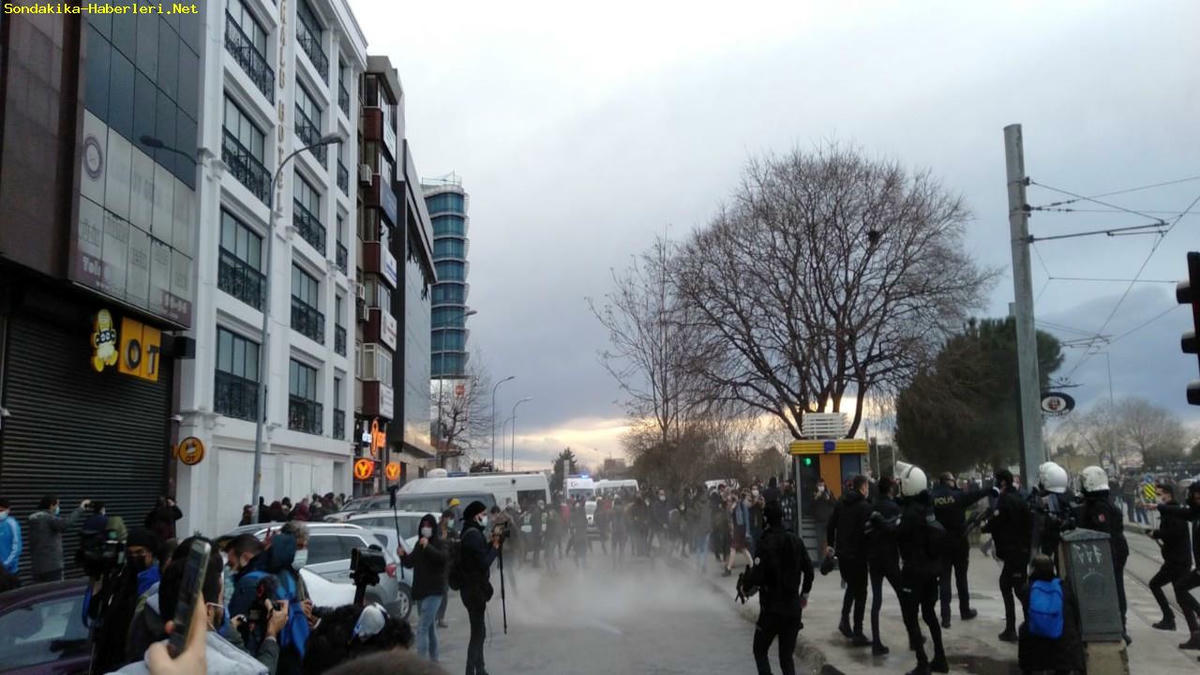 Boğaziçi öğrencilerine destek gösterisine  sert müdahale